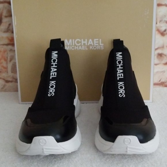 New Michael Kors Willow Slip-On Sneakers - Picture 2 of 7